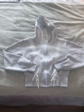 Heather Grey Coquette Lace-Trim Cropped Zip Hoodie - Medium